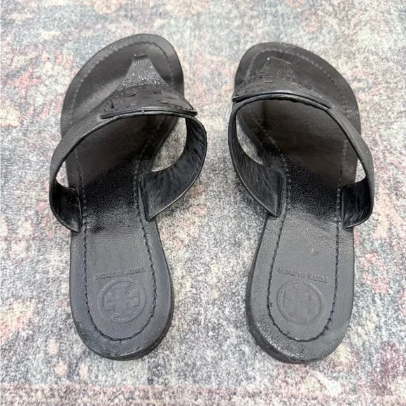 Tory Burch Louisa Black Pebbled Leather Thong Flip Flops Sandals Shoes Size 9 - Picture 2 of 8